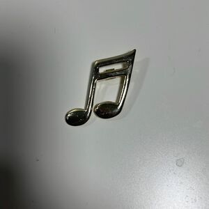 Musical Notes Pin/Brooch. Gold Tone. 
Size 1 1/2” x 1 3/4”.